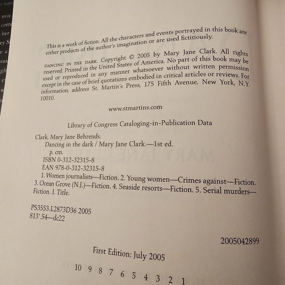 Dancing in the Dark by Mary Jane Clark, Key New Thriller Series Book 8 - Picture 5 of 10